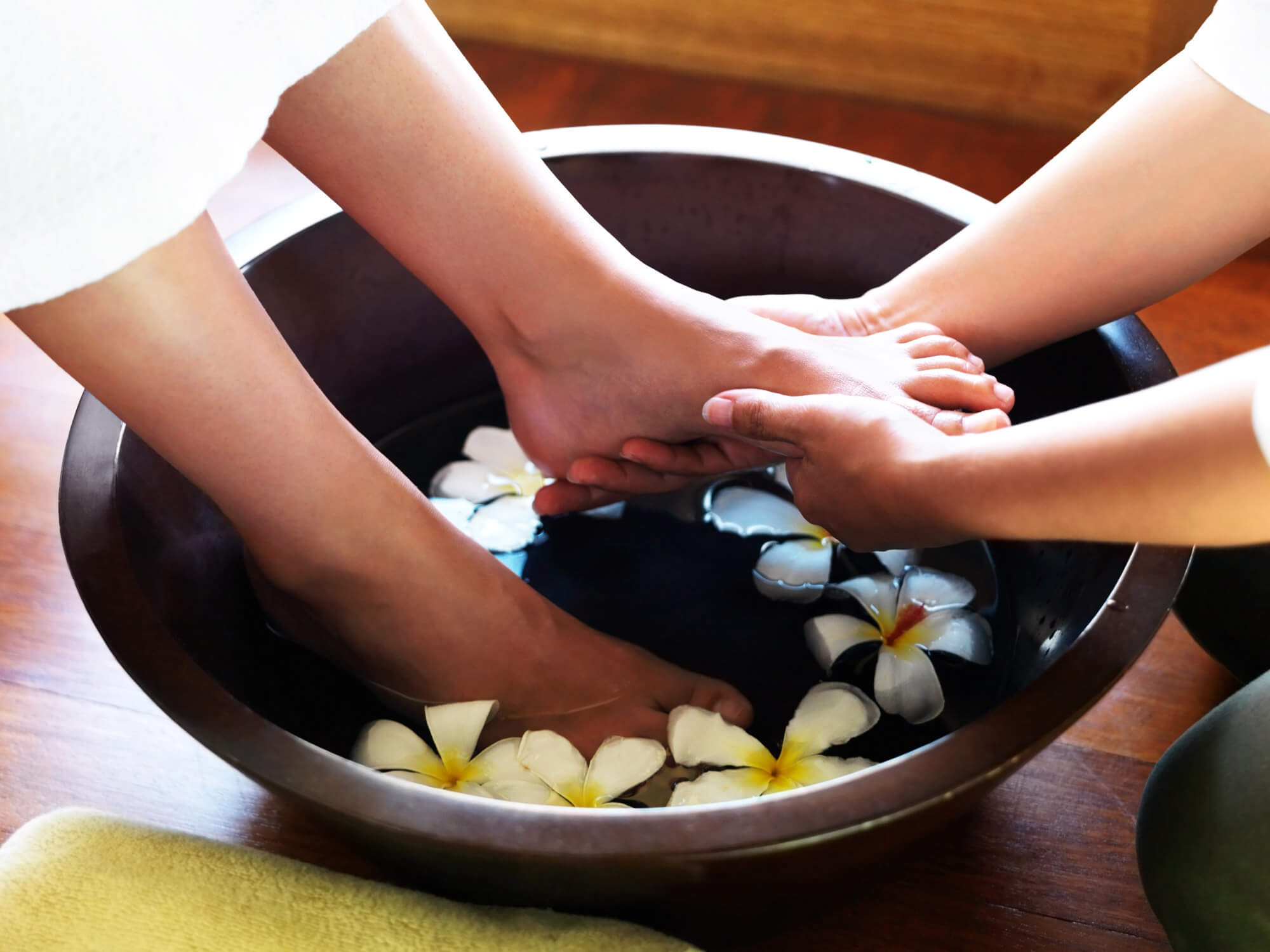 Massage ноги. Спа для ног. Массаж ног. Тайский массаж ног. Спа массаж ног.