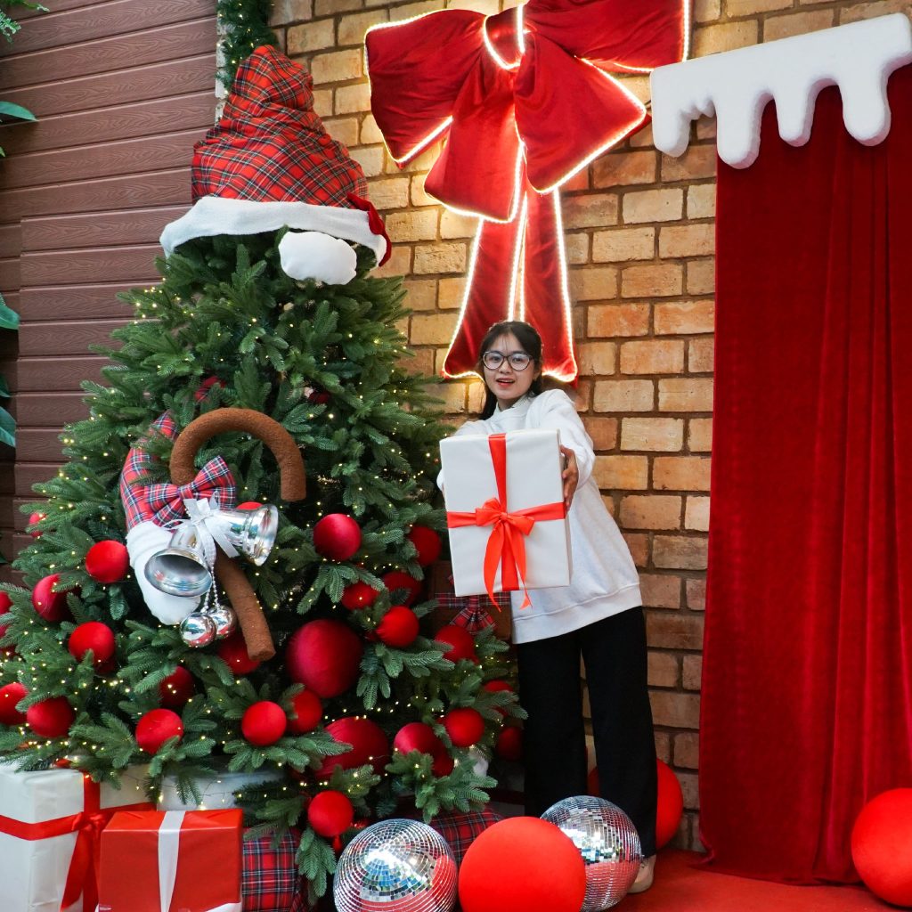 Merry “Chill” Mas – Lên Đồ Và Đến Golden Lotus Check-in Ngay Thôi